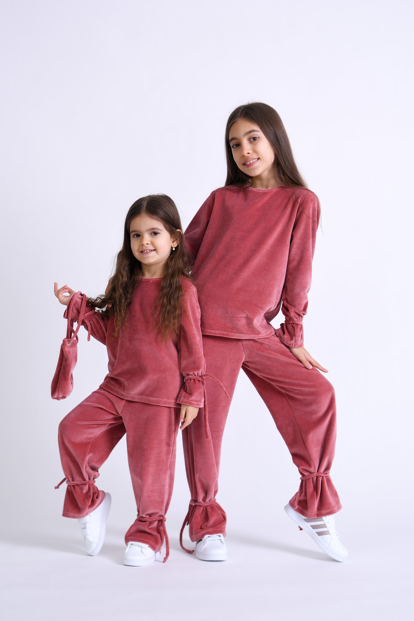 costum trening catifea evazat fete