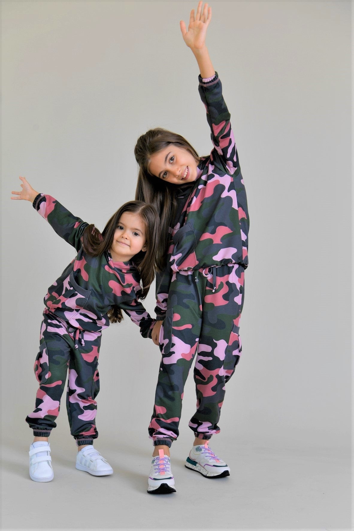trening camuflaj fete roz