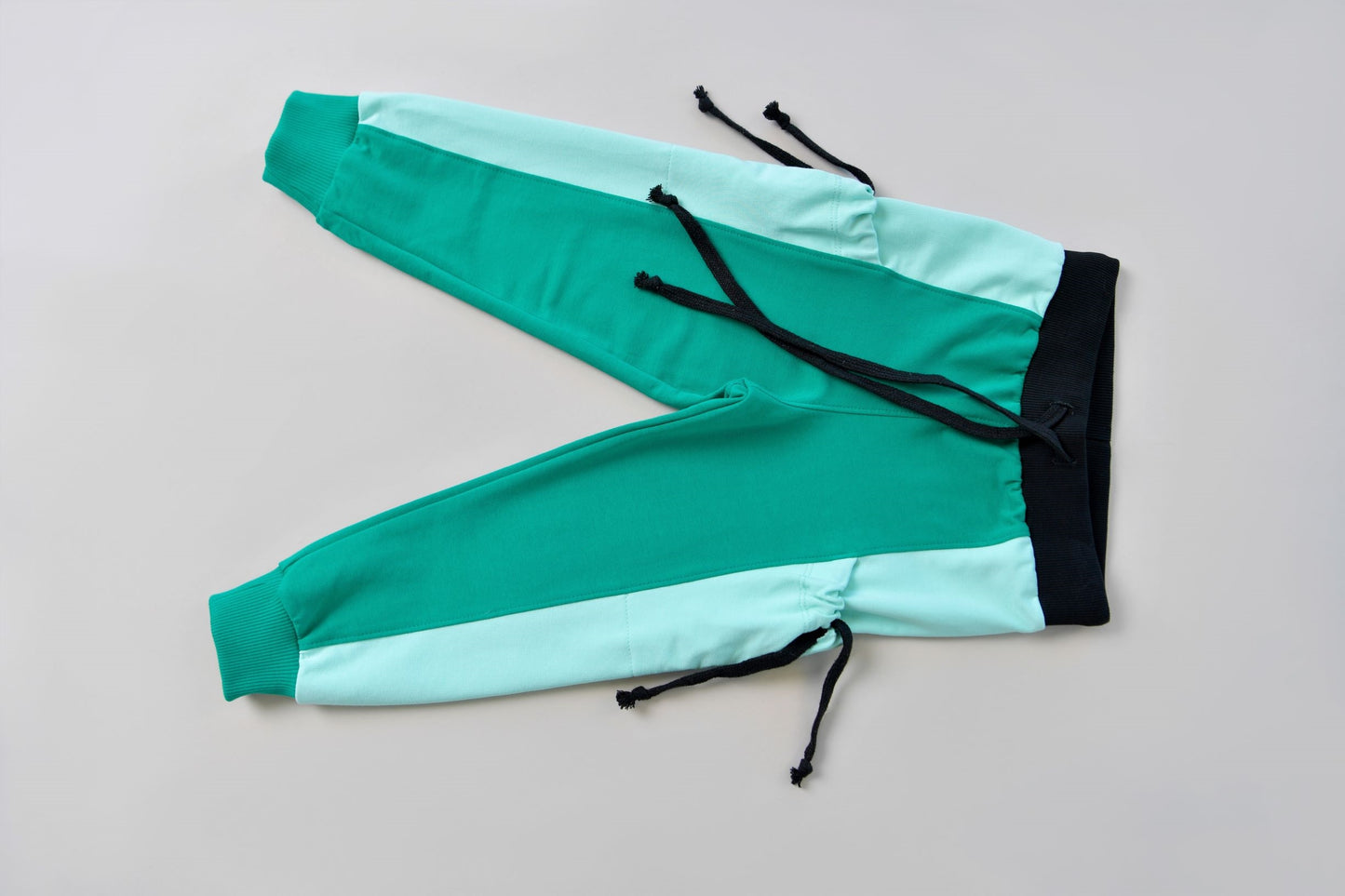trening colorblock verde menta negru fete