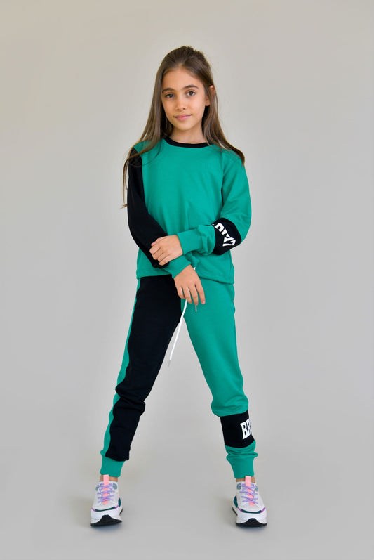 trening bumbac color block verde cu negru si imprimeu fete